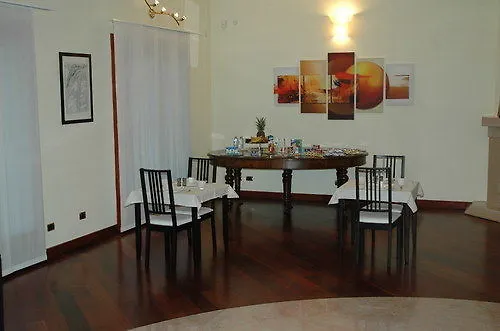 Alojamento de Acomodação e Pequeno-almoço Nelly 4*